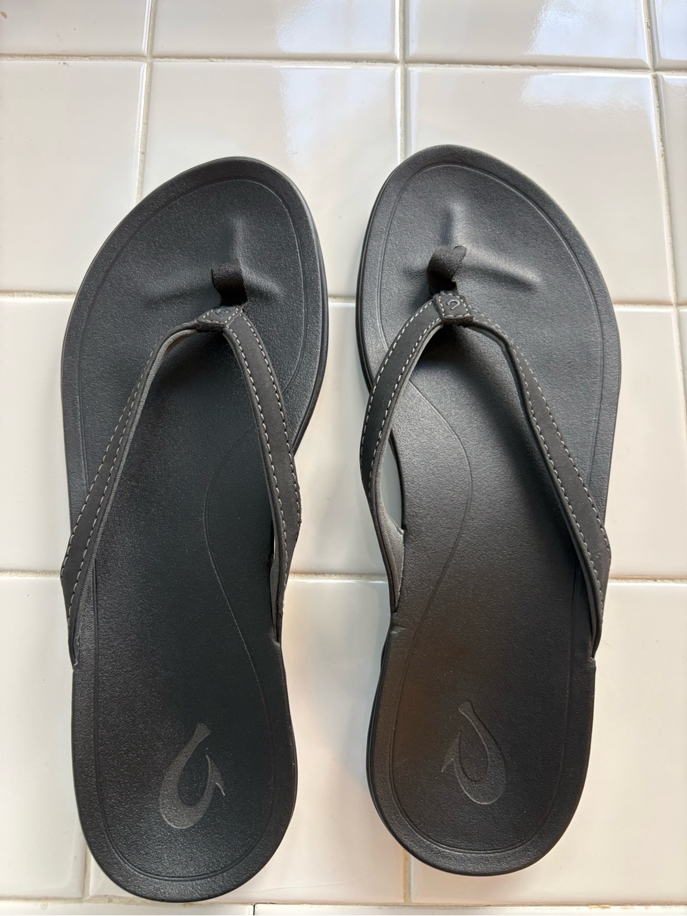 Women’s OluKai Ho Opio Flip Flops Sandals - Black - Size 9